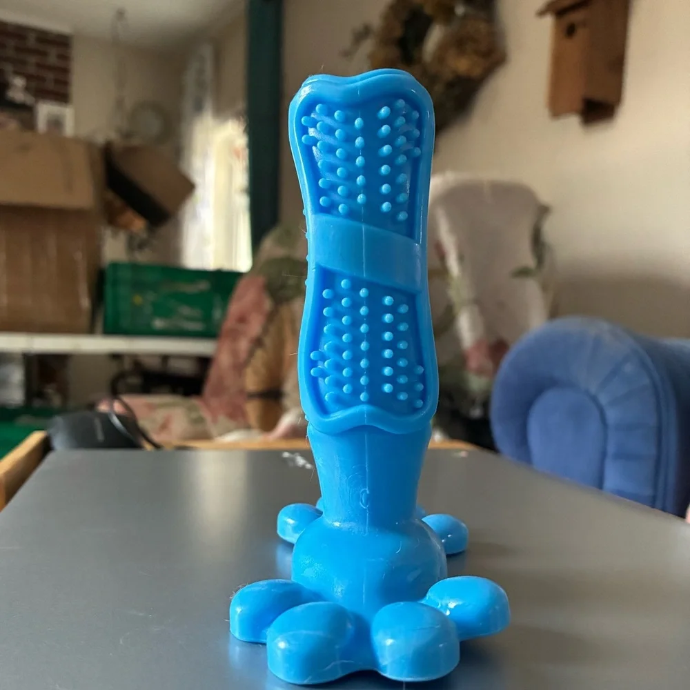 🩵 Blue Rubber Pet Delay Chew Toy